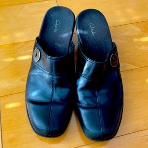 Clarks clogs, black, size 9 1/2 medium.